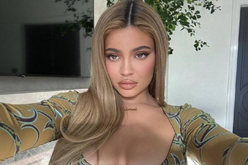 Kylie Jenner mannequin