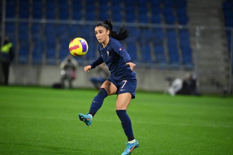 Sakina Karchaoui footballeuse en match