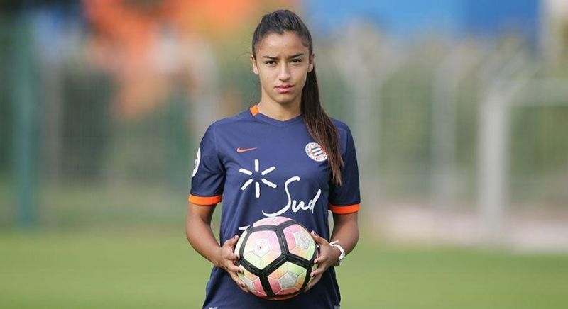 Sakina Karchaoui footballeuse